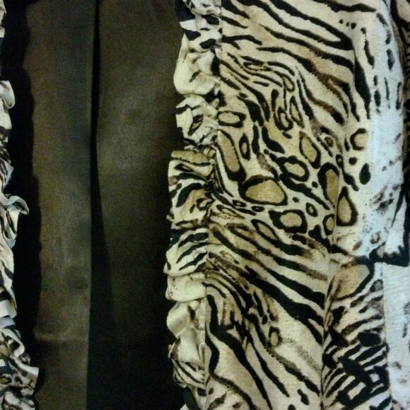 Chico size 1 animal print 100% silk jacket. - Picture 3 of 7